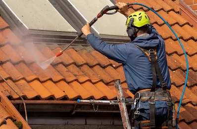 Démoussage et hydrofuge de toiture à Glannes
